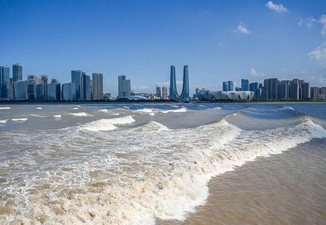 今秋首场较强冷空气来了！“普拉桑”已登录上海多区！有中小学通知提前放学……(图2)