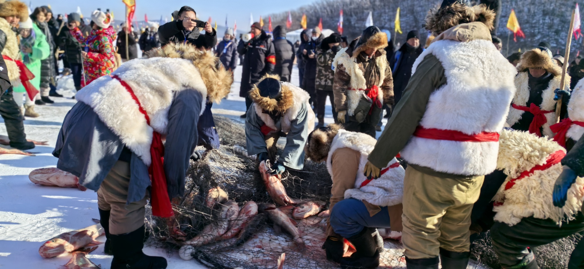 千年大冬捕“搅热”冬日镜泊湖——黑土优品新鲜北鱼走向全国餐桌(图2)