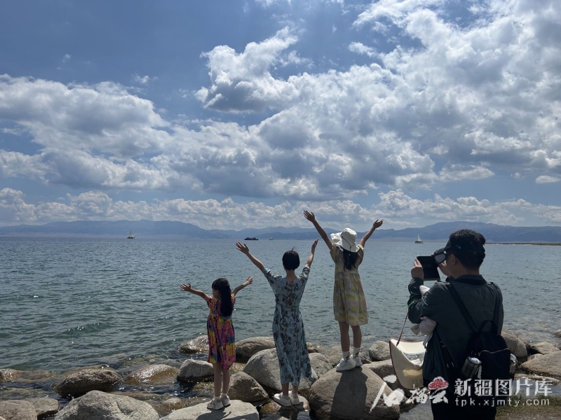 kaiyun网站：治水兴水看新疆丨越来越美的赛里木湖实现“双赢”(图1)