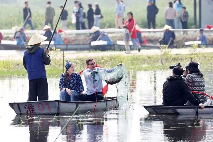 kaiyun入口：【开局之年看中国·遇见不一样的江苏】全国抢养龙虾江苏靠什么打赢品牌战？(图1)